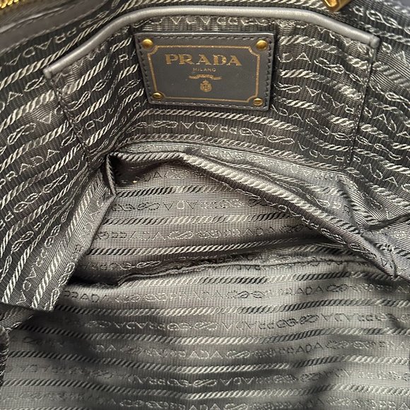 Prada - Grey Tessuto Gaufre Nylon - Crossbody Bag - Picture 11 of 16